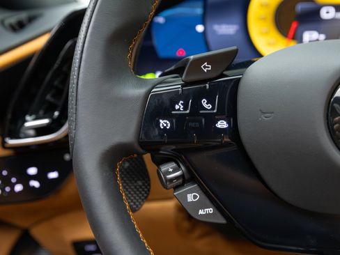 Used 2025 Ferrari Roma Spider RWD image 19