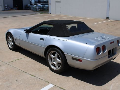 Used 1996 Chevrolet Corvette Convertible RWD image 3
