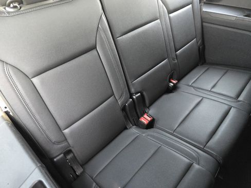 Used 2024 Chevrolet Suburban LT image 26