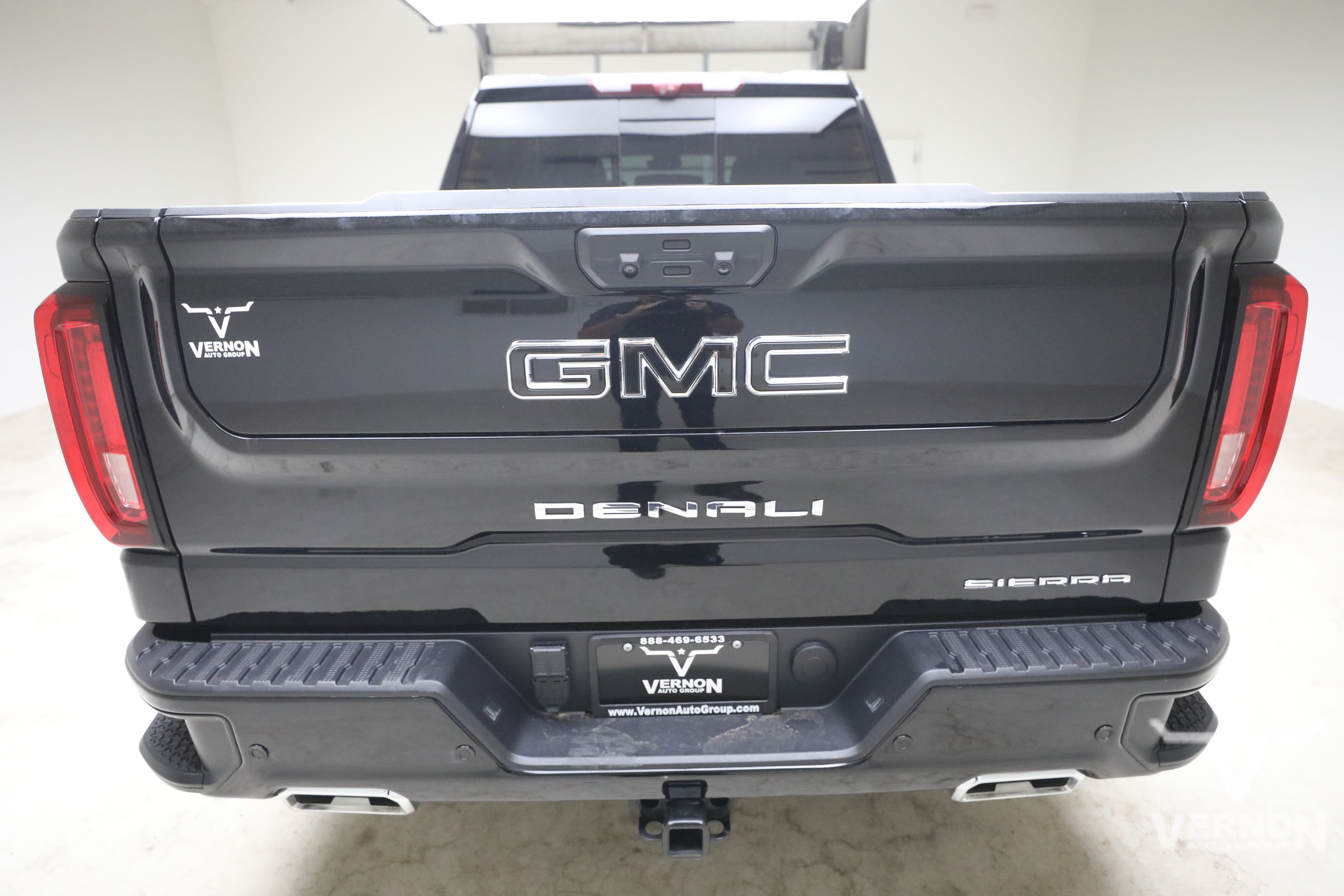 Used 2024 GMC Sierra 1500 Denali w/ Denali Reserve Package AWD/4WD image 3