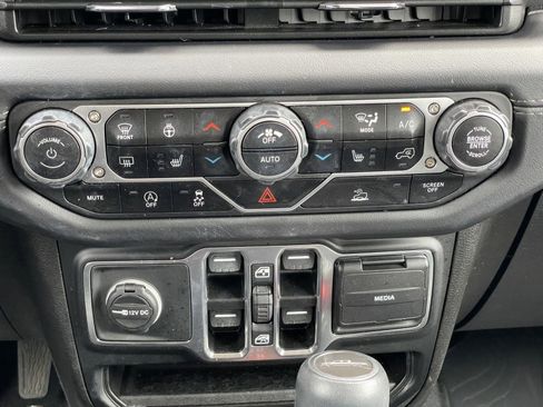 Used 2024 Jeep Gladiator Sport AWD/4WD image 25