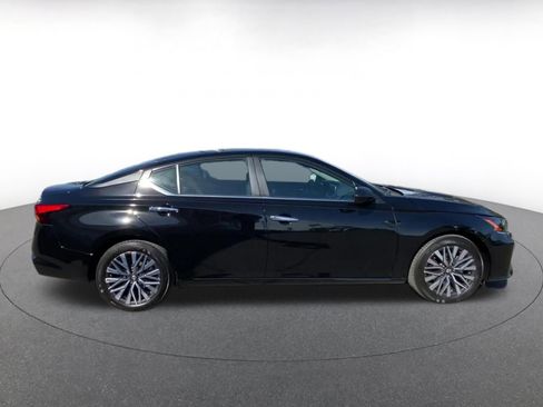 Used 2025 Nissan Altima 2.5 SV image 16