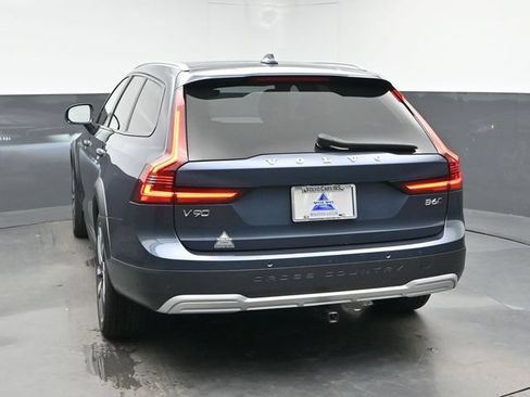 Used 2022 Volvo V90 B6 Cross Country AWD/4WD image 7