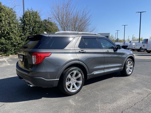 Used 2020 Ford Explorer Platinum w/ Premium Technology Package image 9