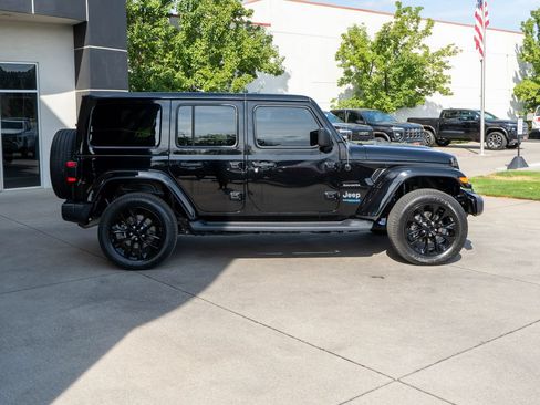 Used 2021 Jeep Wrangler Unlimited Sahara AWD/4WD image 8