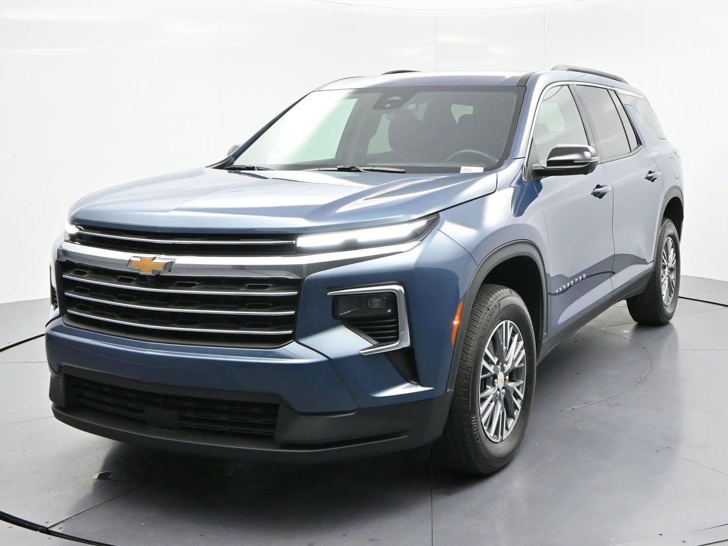 Used 2024 Chevrolet Traverse LT w/ LPO, Floor Liner Package FWD image 2