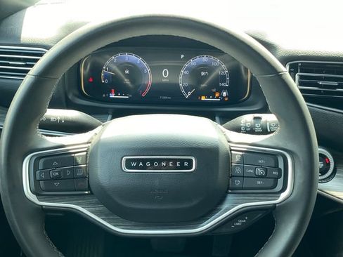 Used 2023 Jeep Wagoneer Series III w/ Preferred Equipment Group AWD/4WD image 8