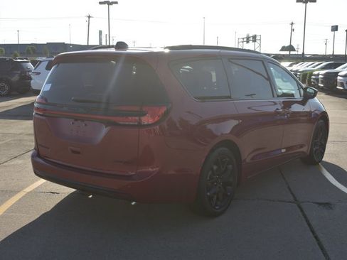 New 2027 Chrysler Pacifica Limited w/ Family Tech Group FWD image 5