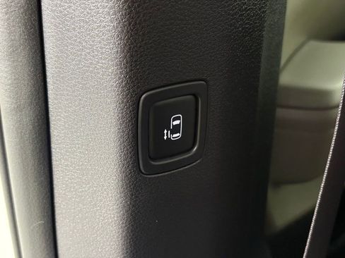 New 2026 Kia Carnival EX FWD image 37