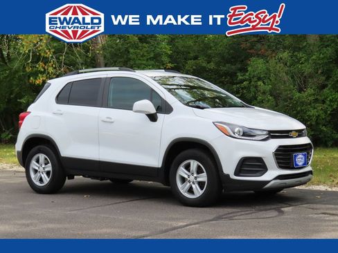 Certified 2022 Chevrolet Trax LT w/ LT Convenience Package AWD/4WD image 1