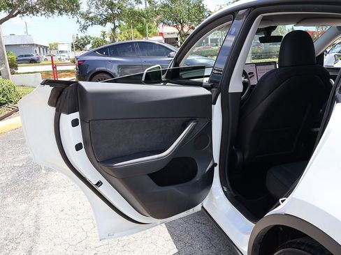 Used 2024 Tesla Model Y Performance AWD/4WD image 26