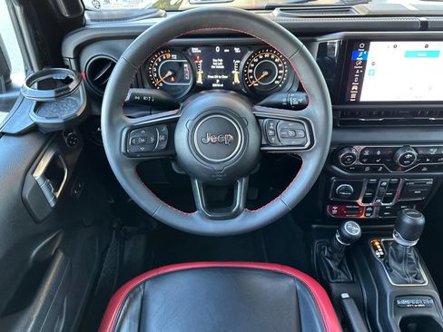 Used 2024 Jeep Gladiator Rubicon w/ Technology Group AWD/4WD image 14