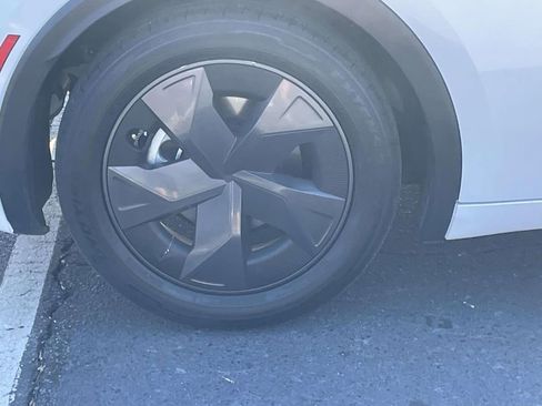 Used 2025 Toyota Prius LE image 13