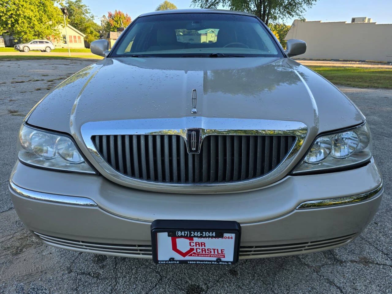 Used 2006 Lincoln Town Car Signature Limited RWD image 2