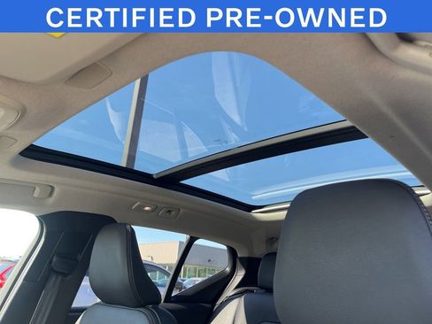 Certified 2025 Volvo XC40 B5 Plus AWD/4WD image 14