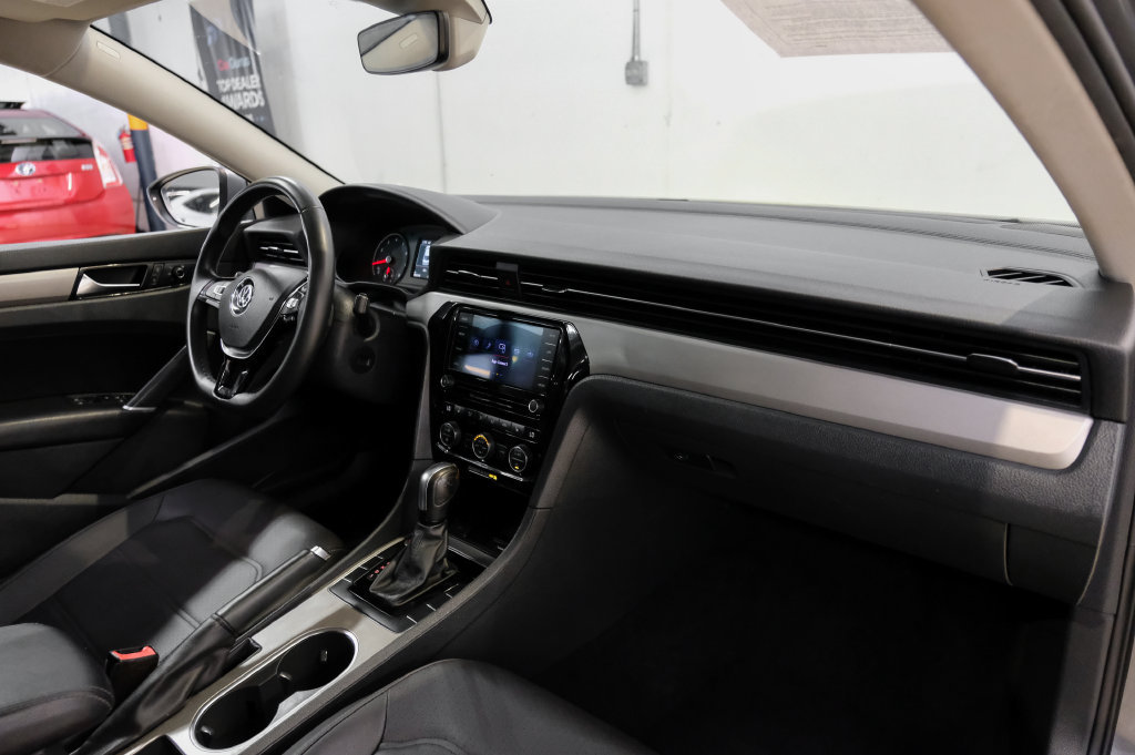 Used 2022 Volkswagen Passat 2.0T SE FWD image 18