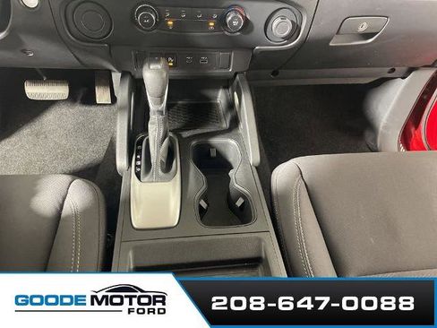 Used 2022 Nissan Frontier SV w/ Technology Package image 6