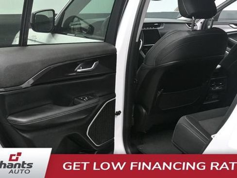 Used 2022 Jeep Grand Cherokee Laredo w/ Luxury Tech Group I AWD/4WD image 24