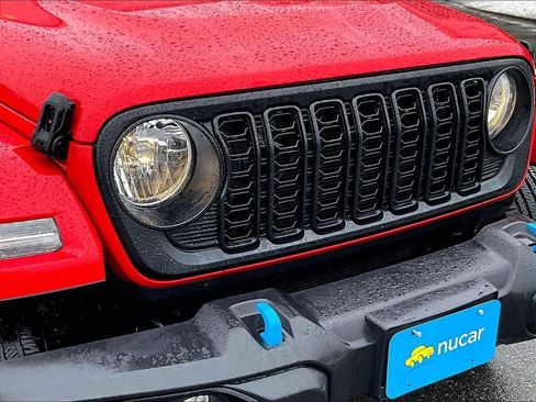 Used 2024 Jeep Wrangler Unlimited w/ Convenience Group AWD/4WD image 32