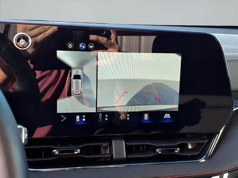 Used 2025 Chevrolet Equinox RS w/ Safety and Technology Package image 12