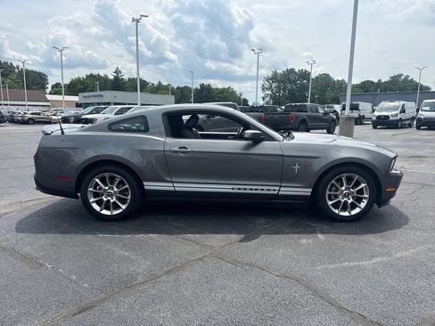 Used 2010 Ford Mustang Premium RWD image 6