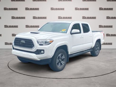 Used 2019 Toyota Tacoma TRD Sport AWD/4WD image 1