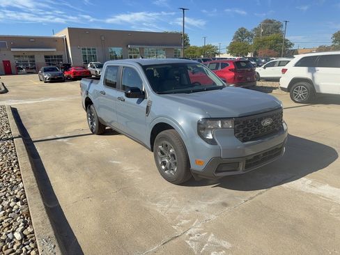 New 2025 Ford Maverick XLT w/ XLT Luxury Package FWD image 3