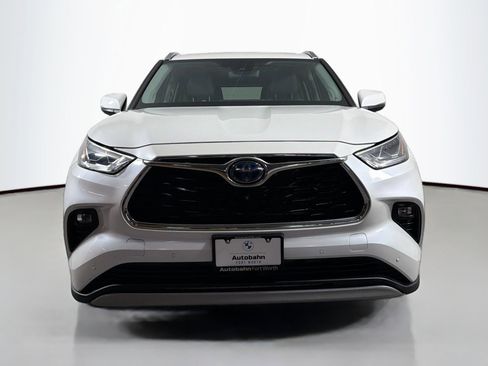 Used 2021 Toyota Highlander Platinum image 3