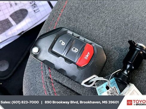 Used 2025 Jeep Wrangler Unlimited Rubicon image 9