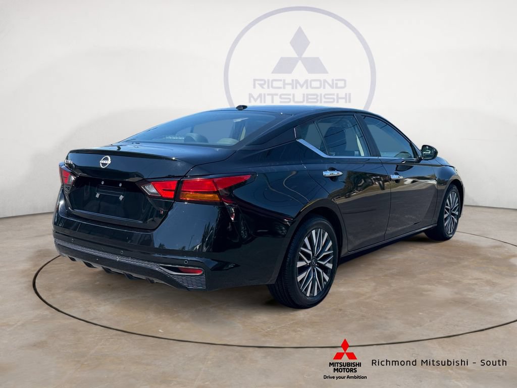 Used 2025 Nissan Altima 2.5 SV FWD image 3
