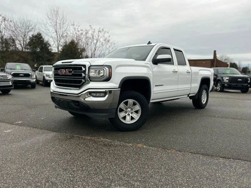 Used 2017 GMC Sierra 1500 SLE w/ SLE Value Package image 3