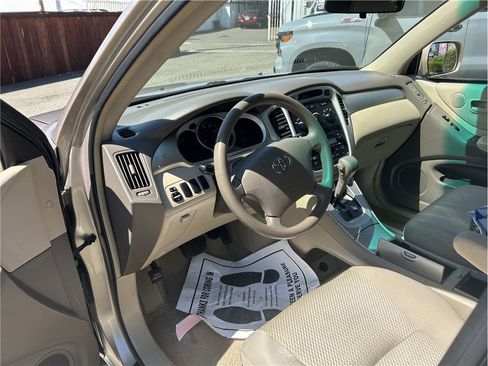 Used 2006 Toyota Highlander 2WD image 9