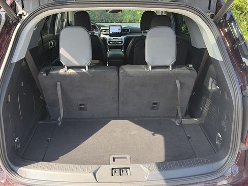 Used 2023 Ford Explorer XLT w/ Equipment Group 202A AWD/4WD image 13