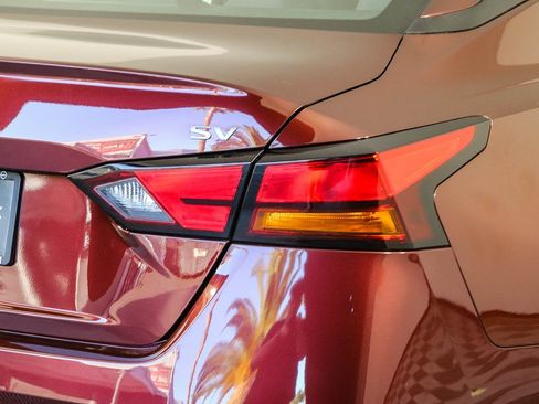 Used 2023 Nissan Altima 2.5 SV image 9