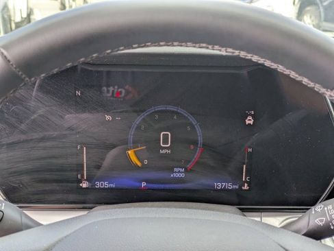 Used 2025 Chevrolet Trax LT w/ LT Convenience Package image 16