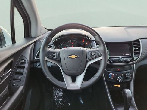 Used 2020 Chevrolet Trax LT w/ LT Convenience Package image 1