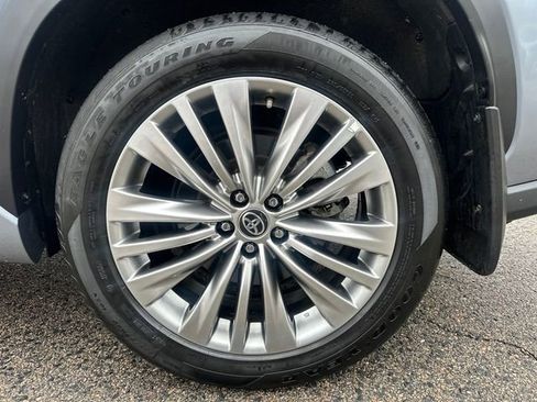 Used 2023 Toyota Highlander Platinum image 14