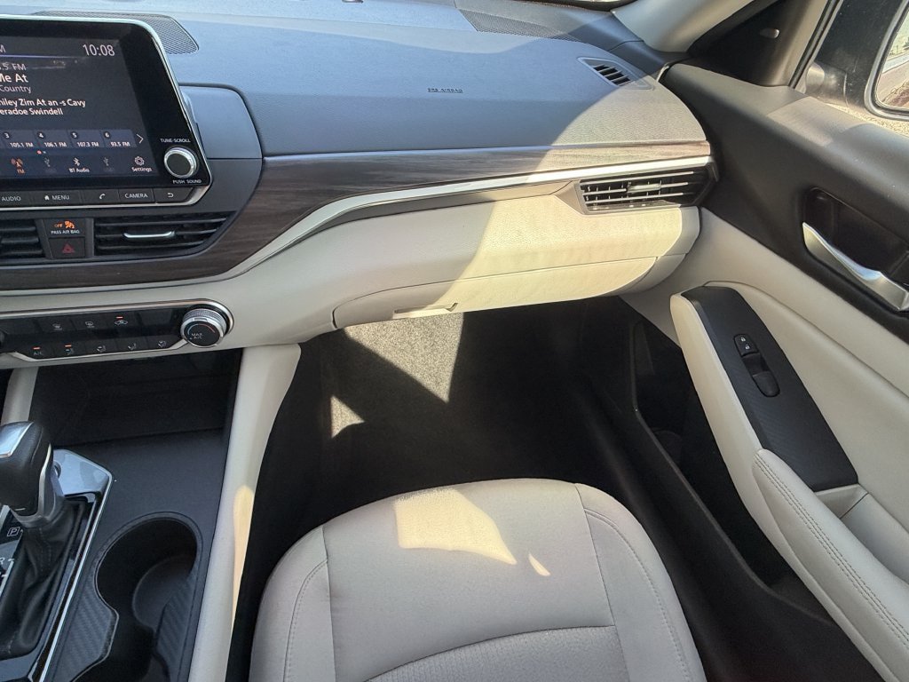 Used 2025 Nissan Altima 2.5 SV FWD image 15