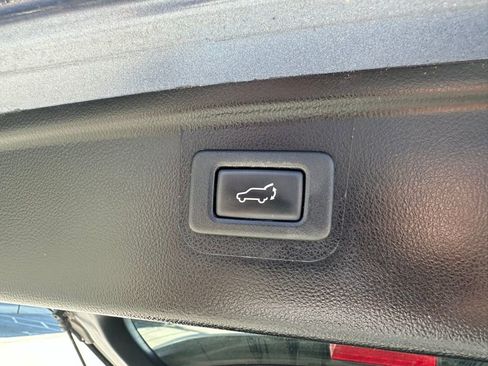 Used 2017 Subaru Outback 2.5i Limited image 8