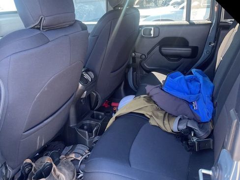 Used 2024 Jeep Gladiator Sport image 7