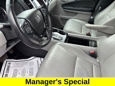 Used 2016 Honda Pilot Touring image 11
