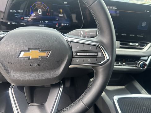 Used 2026 Chevrolet Equinox LT AWD/4WD image 19