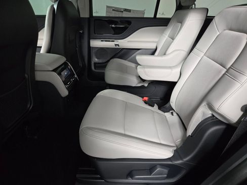 New 2026 Lincoln Aviator AWD image 13