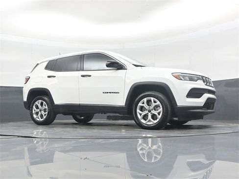 Used 2025 Jeep Compass Sport image 38