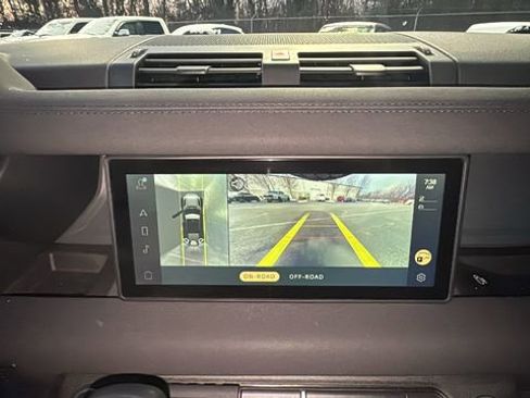 Used 2022 Land Rover Defender 110 X-Dynamic SE image 18