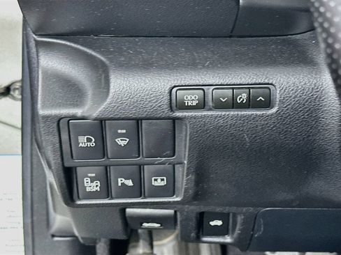 Used 2018 Lexus IS 350 AWD image 15