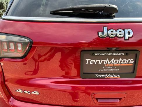 Used 2018 Jeep Compass Latitude w/ Popular Equipment Group AWD/4WD image 40