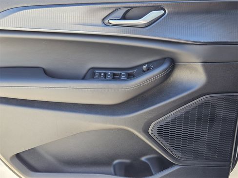 New 2025 Jeep Grand Cherokee Altitude image 23