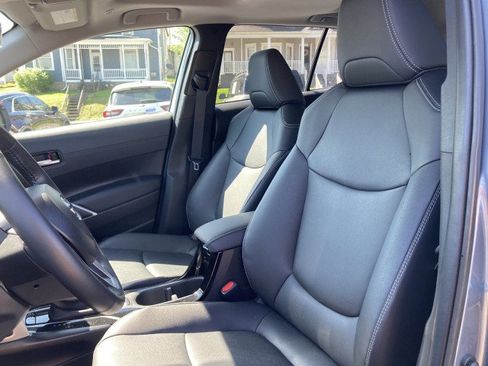 Used 2025 Toyota Corolla Cross XLE w/ Convenience Package image 9