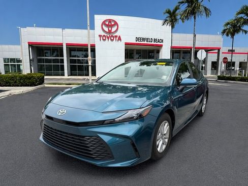 Used 2025 Toyota Camry LE FWD image 3